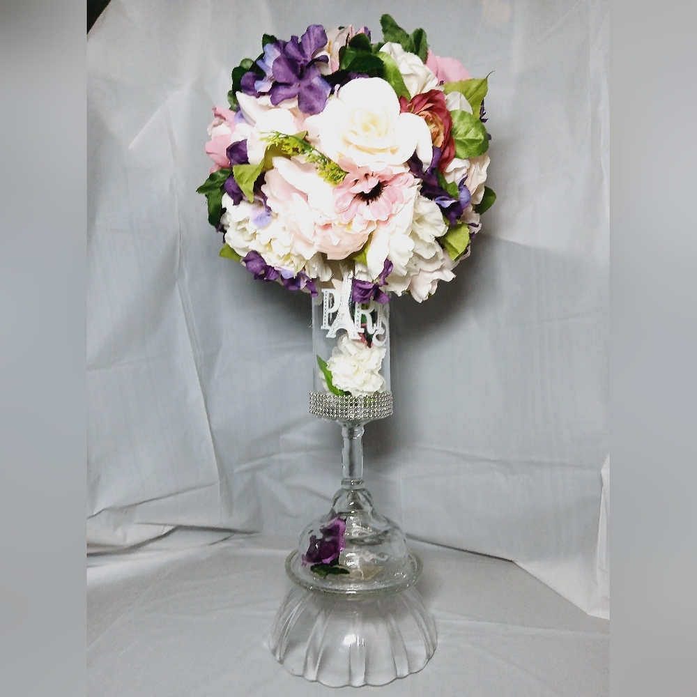 “Vintage Elegance Wine Glass Floral Centerpiece - Timeless White & Pink Decor